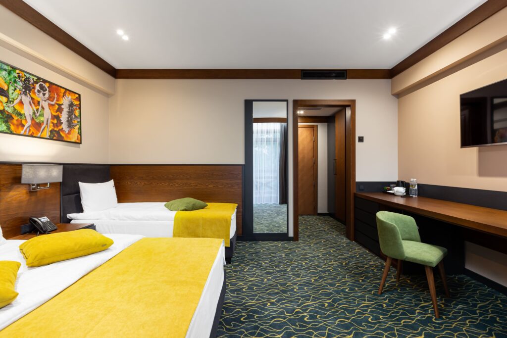 Тримісний Комфорт