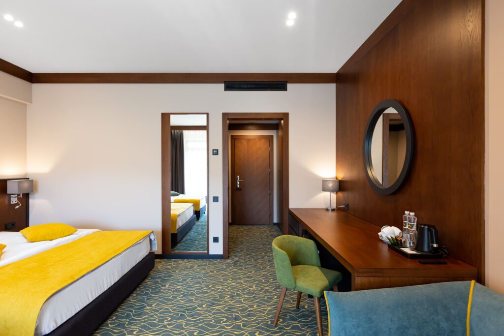 Тримісний Панорама