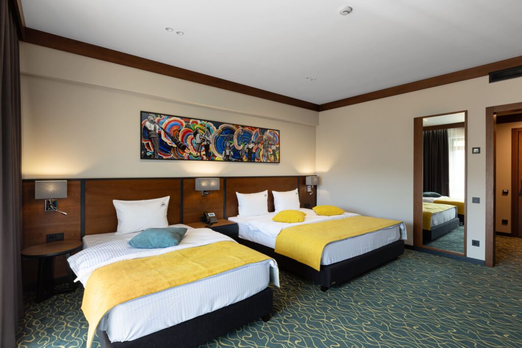 Тримісний Панорама