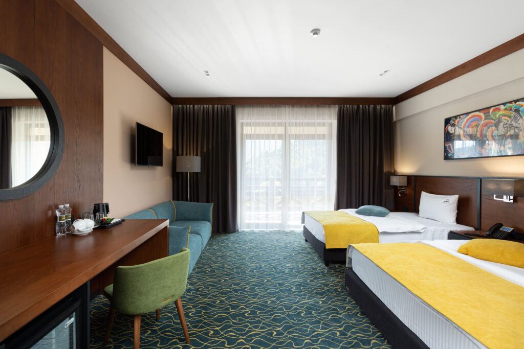 Тримісний Панорама