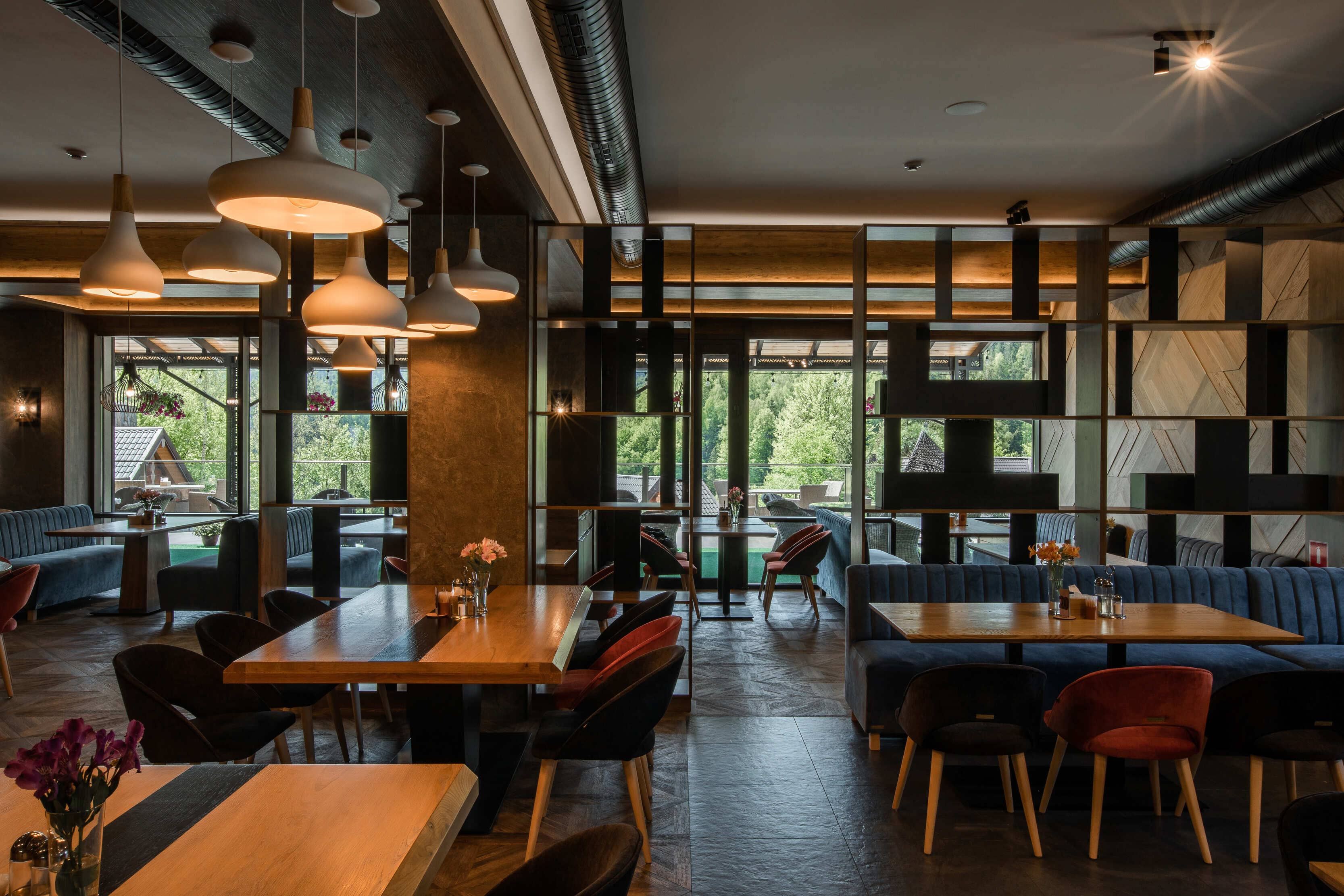 Ресторани та бари